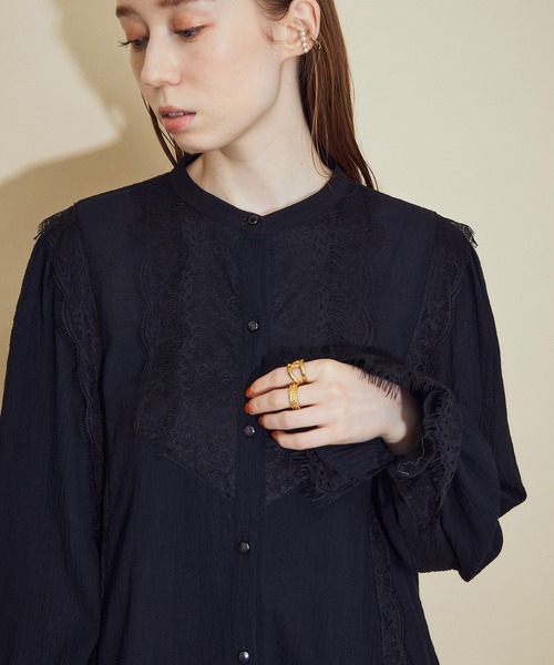 MADEMOISELLE ROPE'（マドモアゼル ロペ）の「<春まで使える>袖レースエアリーチュニックブラウス（シャツ/ブラウス・レディース・ブラック/ホワイト・38）」の14枚目の写真