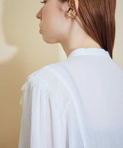 MADEMOISELLE ROPE'（マドモアゼル ロペ）の「<春まで使える>袖レースエアリーチュニックブラウス（シャツ/ブラウス・レディース・ブラック/ホワイト・38）」の6枚目の写真