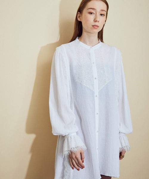 MADEMOISELLE ROPE'（マドモアゼル ロペ）の「<春まで使える>袖レースエアリーチュニックブラウス（シャツ/ブラウス・レディース・ブラック/ホワイト・38）」の12枚目の写真