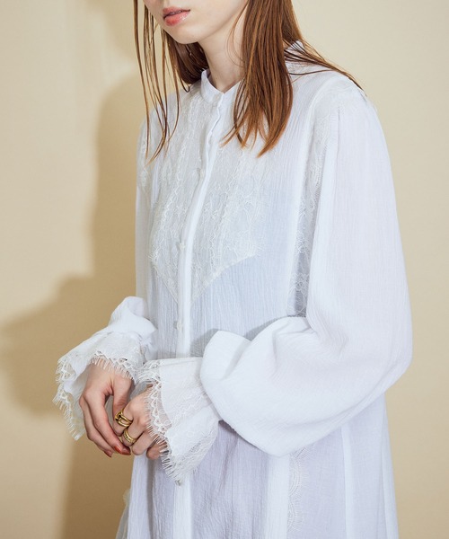 MADEMOISELLE ROPE'（マドモアゼル ロペ）の「<春まで使える>袖レースエアリーチュニックブラウス（シャツ/ブラウス・レディース・ブラック/ホワイト・38）」の15枚目の写真