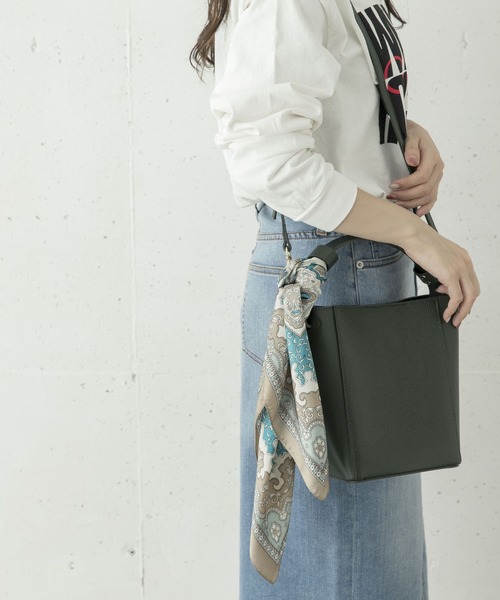 URBAN RESEARCH Sonny Label（アーバンリサーチサニーレーベル）の「大判ペイズリー柄スカーフ（バンダナ/スカーフ・レディース・オレンジ/ブラック/グレー系その他・ONE）」の7枚目の写真