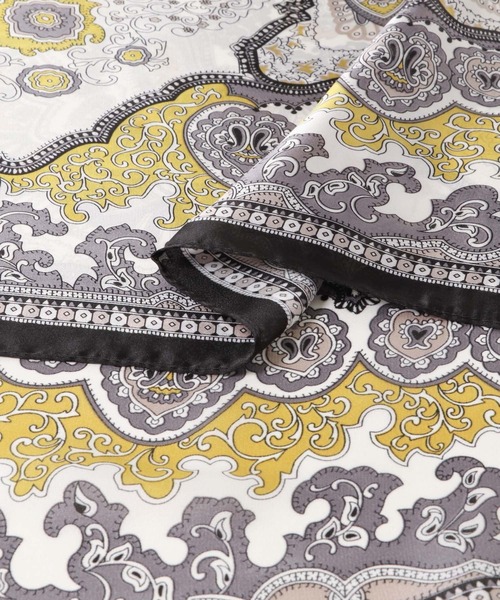 URBAN RESEARCH Sonny Label（アーバンリサーチサニーレーベル）の「大判ペイズリー柄スカーフ（バンダナ/スカーフ・レディース・オレンジ/ブラック/グレー系その他・ONE）」の4枚目の写真