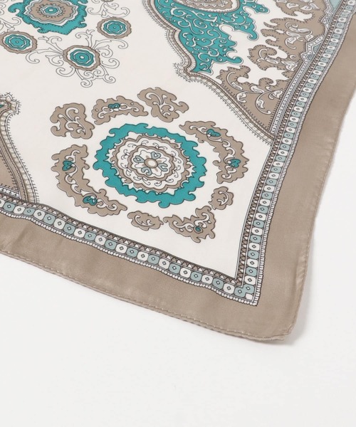 URBAN RESEARCH Sonny Label（アーバンリサーチサニーレーベル）の「大判ペイズリー柄スカーフ（バンダナ/スカーフ・レディース・オレンジ/ブラック/グレー系その他・ONE）」の5枚目の写真