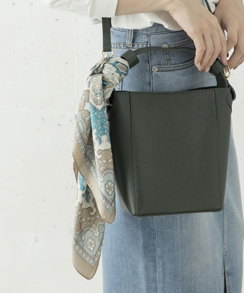 URBAN RESEARCH Sonny Label（アーバンリサーチサニーレーベル）の「大判ペイズリー柄スカーフ（バンダナ/スカーフ・レディース・オレンジ/ブラック/グレー系その他・ONE）」の2枚目の写真