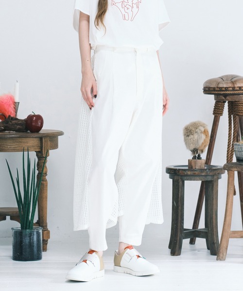 bedsidedrama（ベットサイドドラマ）の「Backside Lace Pants（デニムパンツ・レディース・ホワイト/ネイビー・2/1）」の2枚目の写真