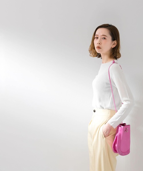 UR Lab.（アーバンリサーチラボ）の「サラサラリブクルーネックニット（ニット/セーター・レディース・チャコールグレー/ベージュ系その他/グリーン/ブラック/ホワイト・FREE）」の8枚目の写真