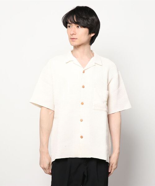 KURO(クロ)の「【KURO】WAFFLE OPEN COLLAR SHIRT(シャツ/ブラウス・メンズ・アイボリー/スミクロ・SMALL)」の1枚目の写真