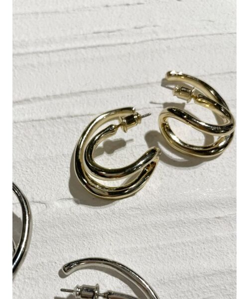 EMODA(エモダ)の「ニュアンスダブルピアス(ピアス(両耳用)・レディース・シルバー/ゴールド・FREE)」の2枚目の写真