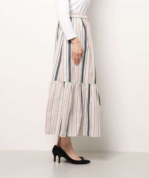 HONEYSUCKLE ROSE（ハニーサックルローズ）の「【HONEYSUCKLE ROSE】ワンティアードスカート（スカート・レディース・ホワイト×ネイビー/ホワイト×カーキブラウン/グリーン/ブラック・L/M）」の5枚目の写真