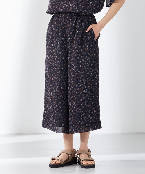 J.PRESS(ジェイプレス)の「【洗える】楊柳フラワープリント キュロット パンツ(その他パンツ・レディース・グレー系5/ネイビー系5・11/7/9)」の1枚目の写真