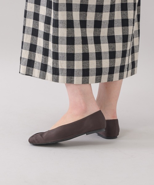 KATHARINE ROSS（キャサリンロス）の「【KATHARINE ROSS】〇フロントギャザーサテンバレエパンプス（パンプス・レディース・グリーン/ダークブラウン・LARGE/MEDIUM）」の9枚目の写真