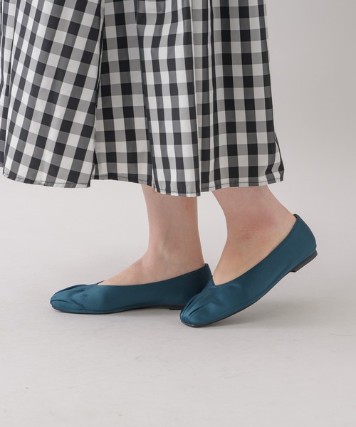 KATHARINE ROSS（キャサリンロス）の「【KATHARINE ROSS】〇フロントギャザーサテンバレエパンプス（パンプス・レディース・グリーン/ダークブラウン・LARGE/MEDIUM）」の3枚目の写真