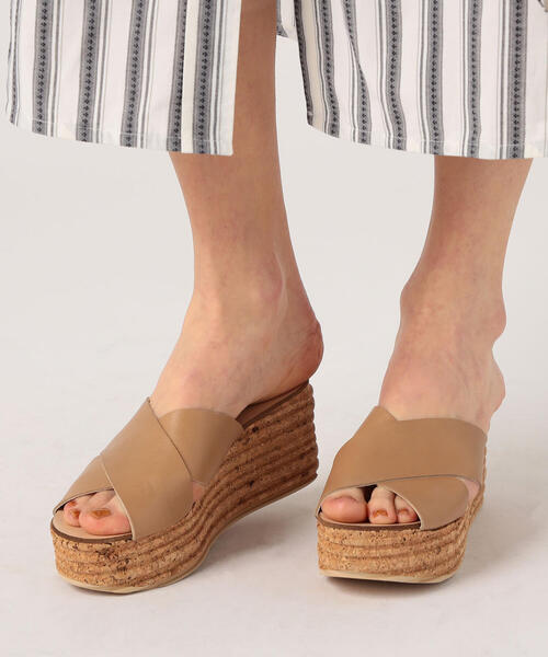 TOMORROWLAND （トゥモローランド）の「TOMORROWLAND コルクウェッジサンダル（サンダル・レディース・ブラック/ベージュ・38/36/37）」の9枚目の写真