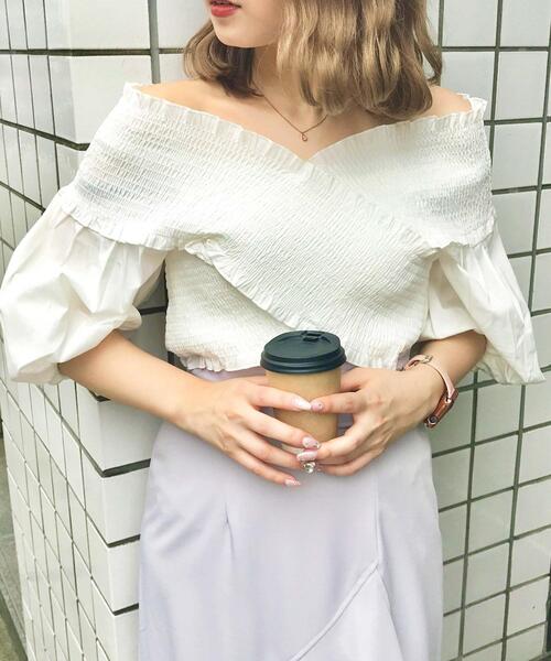 INGNI（イング）の「シャーリングクロス／ブラウス（シャツ/ブラウス・レディース・オフホワイト/ブラック/ブラウン/ピンク/ブラック系その他3・M）」の2枚目の写真