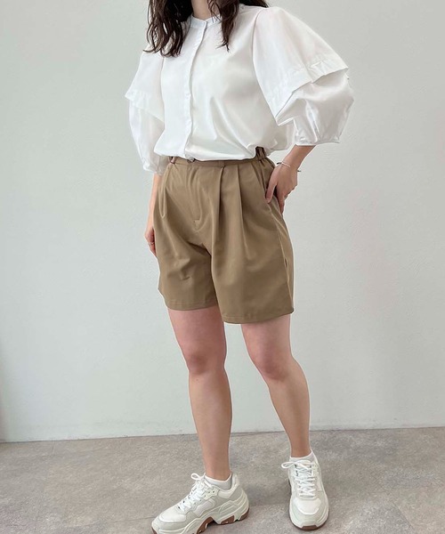 toucher du brise（トゥシェドブリーズ）の「フロントタック ショートパンツ（その他パンツ・レディース・ベージュ/ブラック・M）」の3枚目の写真