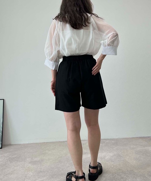 toucher du brise（トゥシェドブリーズ）の「フロントタック ショートパンツ（その他パンツ・レディース・ベージュ/ブラック・M）」の12枚目の写真