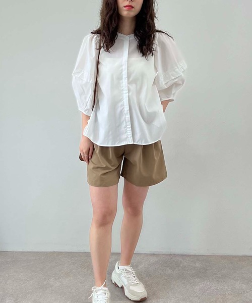 toucher du brise（トゥシェドブリーズ）の「フロントタック ショートパンツ（その他パンツ・レディース・ベージュ/ブラック・M）」の7枚目の写真