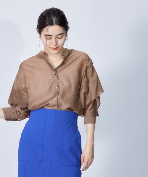 ROPE'（ロペ）の「ブライトシアーラッフルショールブラウス（シャツ/ブラウス・レディース・サックスブルー/オレンジ/ブラック/ブラウン・38）」の3枚目の写真