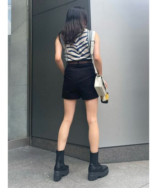 EVRIS（エヴリス）の「ピンタックストレッチショートパンツ（その他パンツ・レディース・ブラック/ベージュ・MEDIUM/SMALL）」の3枚目の写真