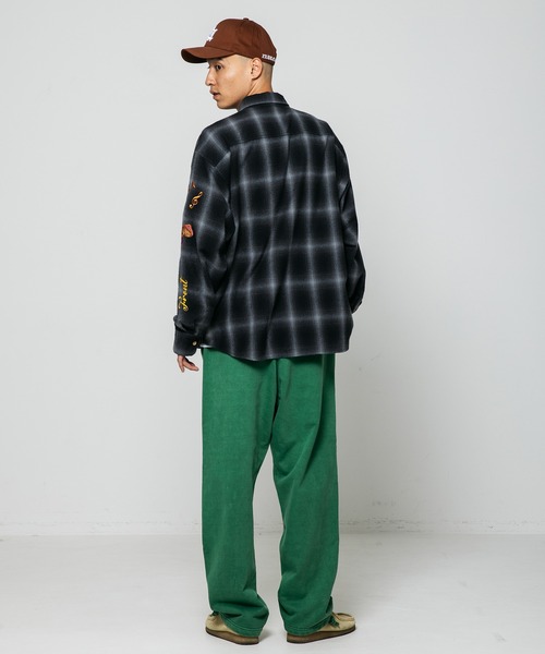 XLARGE(エクストララージ)の「OLD ENGLISH LOGO 6PANEL CAP(キャップ・メンズ・グリーン/ブラウン/ベージュ/オレンジ/ブルー/ブラック・ONE SIZE)」の19枚目の写真