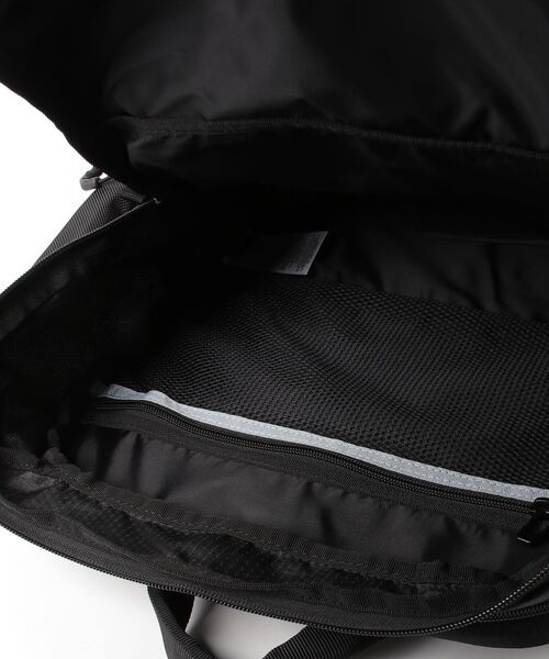 OAKLEY（オークリー）の「OAKLEY/オークリー バックパック Essential Backpack L 6.0 30L FOS900982（バックパック/リュック・メンズ・ブラック・30L）」の3枚目の写真