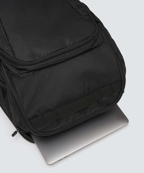 OAKLEY（オークリー）の「OAKLEY/オークリー バックパック Essential Backpack L 6.0 30L FOS900982（バックパック/リュック・メンズ・ブラック・30L）」の9枚目の写真