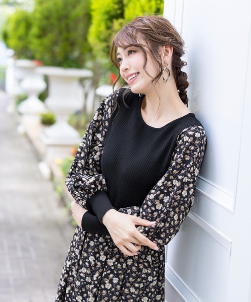 ♡ ブラック×ブラック花モチーフ付 袖ニットワンピ Tiaclasse（ティアクラッセ）の「大人可愛い花柄ニットコンビ