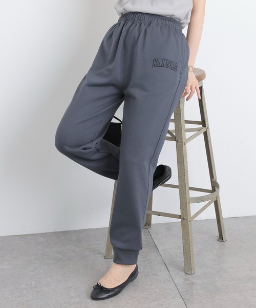 PUAL CE CIN(ピュアルセシン)の「【セットアップ対応】裏毛カレッジロゴプリントパンツ(スウェットパンツ・レディース・チャコールグレー/ベージュ/グリーン・FREE)」の2枚目の写真