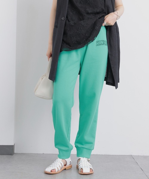 PUAL CE CIN(ピュアルセシン)の「【セットアップ対応】裏毛カレッジロゴプリントパンツ(スウェットパンツ・レディース・チャコールグレー/ベージュ/グリーン・FREE)」の1枚目の写真
