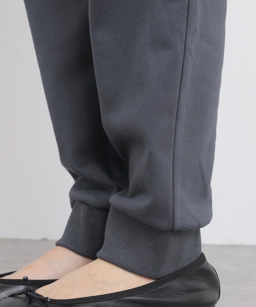 PUAL CE CIN(ピュアルセシン)の「【セットアップ対応】裏毛カレッジロゴプリントパンツ(スウェットパンツ・レディース・チャコールグレー/ベージュ/グリーン・FREE)」の20枚目の写真