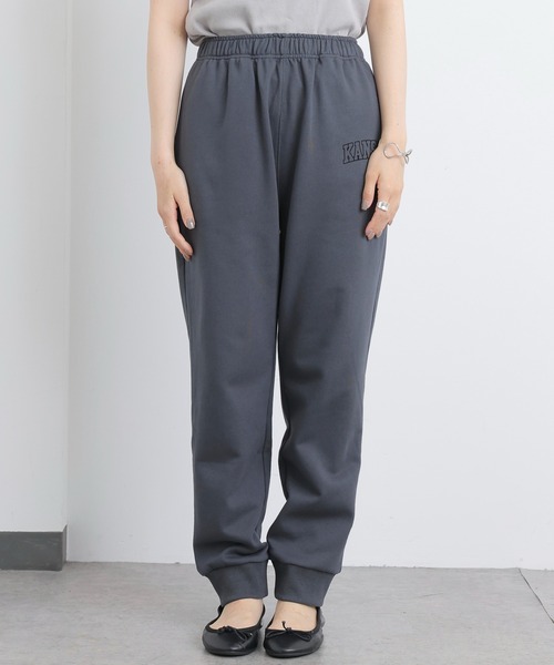 PUAL CE CIN(ピュアルセシン)の「【セットアップ対応】裏毛カレッジロゴプリントパンツ(スウェットパンツ・レディース・チャコールグレー/ベージュ/グリーン・FREE)」の14枚目の写真