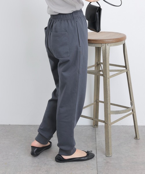 PUAL CE CIN(ピュアルセシン)の「【セットアップ対応】裏毛カレッジロゴプリントパンツ(スウェットパンツ・レディース・チャコールグレー/ベージュ/グリーン・FREE)」の9枚目の写真