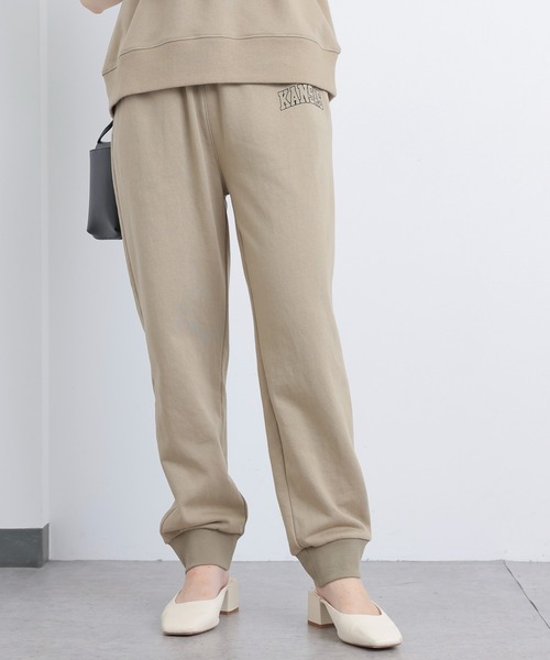 PUAL CE CIN(ピュアルセシン)の「【セットアップ対応】裏毛カレッジロゴプリントパンツ(スウェットパンツ・レディース・チャコールグレー/ベージュ/グリーン・FREE)」の4枚目の写真