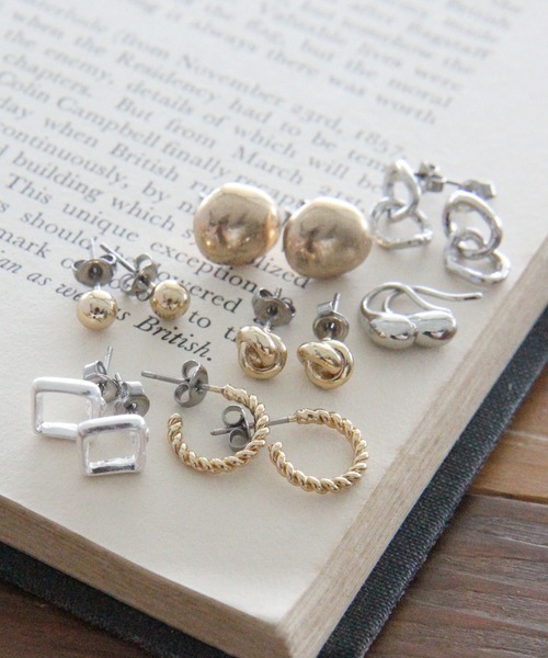 LEPSIM(レプシィム)の「7セットピアス 135925(ピアス(両耳用)・レディース・シルバー/シルバー×ゴールド/ゴールド・ONE SIZE)」の3枚目の写真