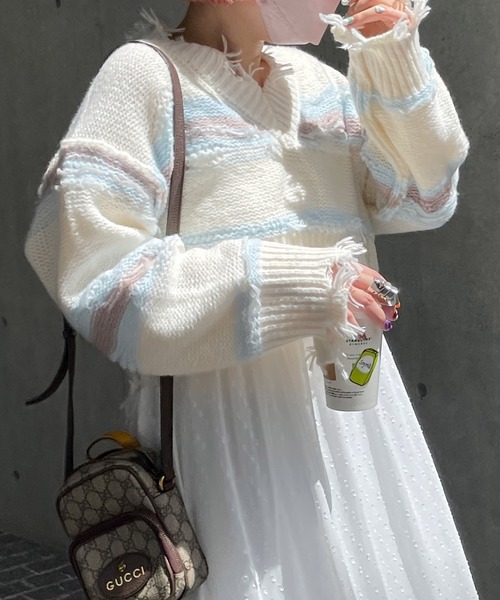 Alley by w closet（アリーバイダブルクローゼット）の「【Alley】ダメージボーダーニット（ニット/セーター・レディース・ラベンダー/オフホワイト・FREE）」の2枚目の写真