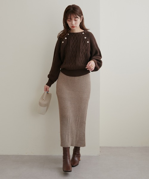 natural couture(ナチュラルクチュール)の「WEB限定/2022AWアイテム/レディーなスタイリングにおすすめ 釦デザインケーブルニット(ニット/セーター・レディース・ベージュ/ネイビー/ブラウン/オフホワイト/ブルー・FREE)」の19枚目の写真