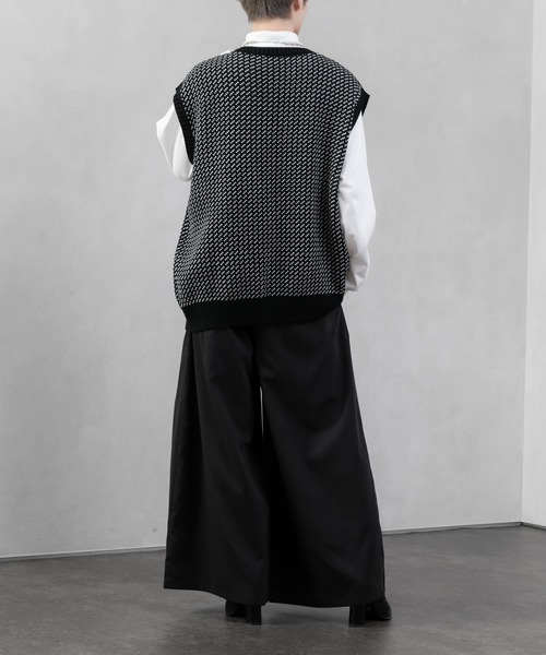 Adoon plain（アドーンプレーン）の「【Adoon plain】バーズアイニットベスト（ベスト・メンズ・ホワイト/ブラック/ブルー・MEDIUM/LARGE）」の14枚目の写真