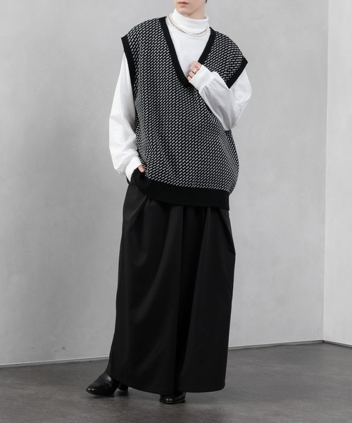 Adoon plain（アドーンプレーン）の「【Adoon plain】バーズアイニットベスト（ベスト・メンズ・ホワイト/ブラック/ブルー・MEDIUM/LARGE）」の11枚目の写真