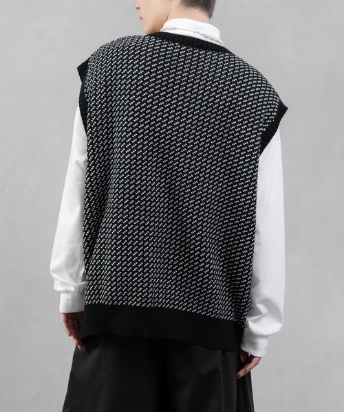 Adoon plain（アドーンプレーン）の「【Adoon plain】バーズアイニットベスト（ベスト・メンズ・ホワイト/ブラック/ブルー・MEDIUM/LARGE）」の17枚目の写真