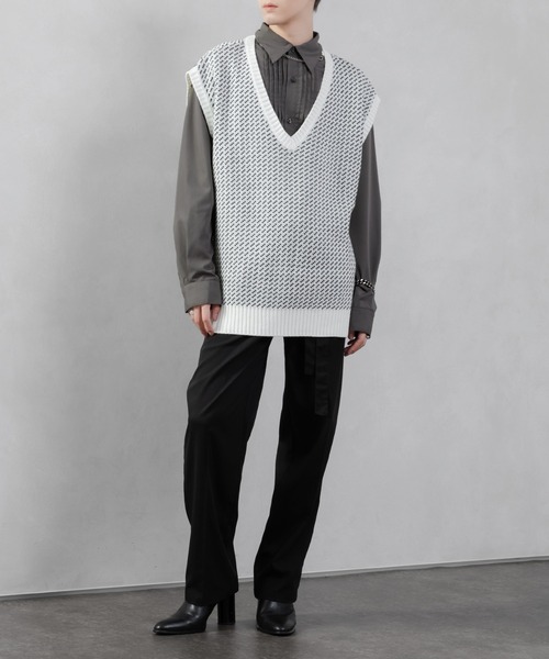 Adoon plain（アドーンプレーン）の「【Adoon plain】バーズアイニットベスト（ベスト・メンズ・ホワイト/ブラック/ブルー・MEDIUM/LARGE）」の4枚目の写真