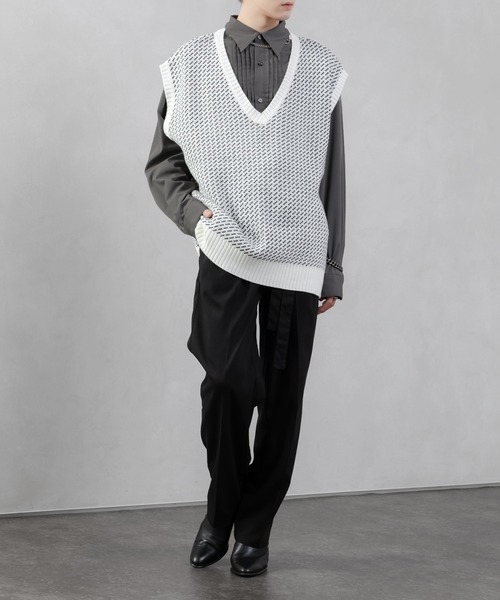 Adoon plain（アドーンプレーン）の「【Adoon plain】バーズアイニットベスト（ベスト・メンズ・ホワイト/ブラック/ブルー・MEDIUM/LARGE）」の5枚目の写真