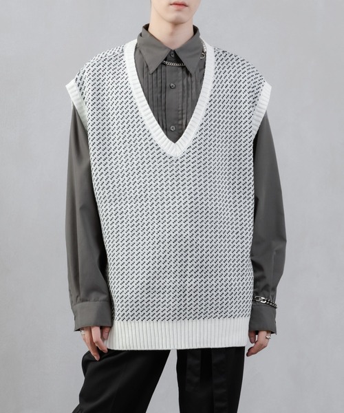 Adoon plain（アドーンプレーン）の「【Adoon plain】バーズアイニットベスト（ベスト・メンズ・ホワイト/ブラック/ブルー・MEDIUM/LARGE）」の8枚目の写真