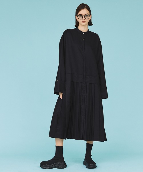 casane(カサネ)の「ノーカラープリーツロングシャツワンピース(シャツワンピース・レディース・ホワイト/ベージュ/ブラック・FREE)」の4枚目の写真