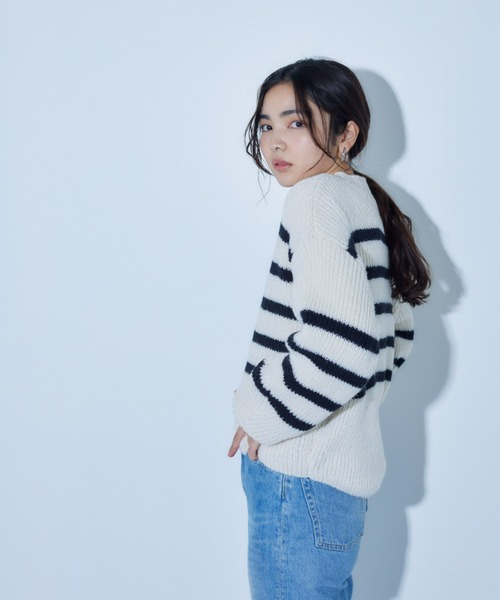 ECRIRE（エクリール）の「ボーダーニットプルオーバー（ニット/セーター・レディース・ホワイト/ブラック・M/L）」の6枚目の写真