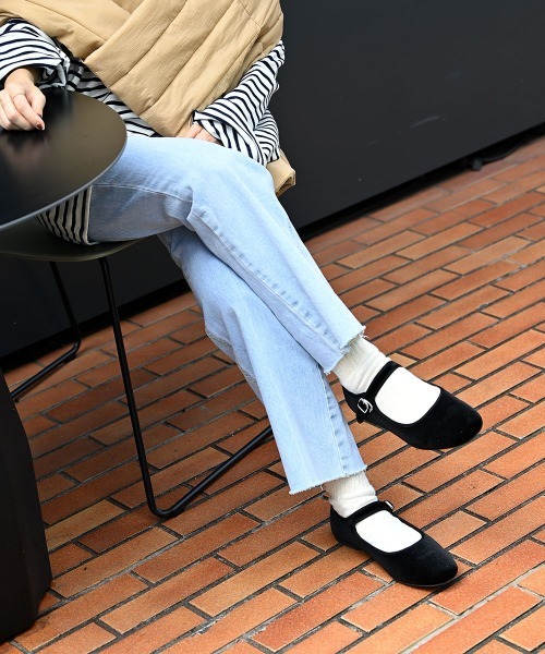 marjour（マージュール）の「VELOUR STRAP PUMPS（パンプス・レディース・ブラウン/ブラック・S/M/L/LL）」の5枚目の写真