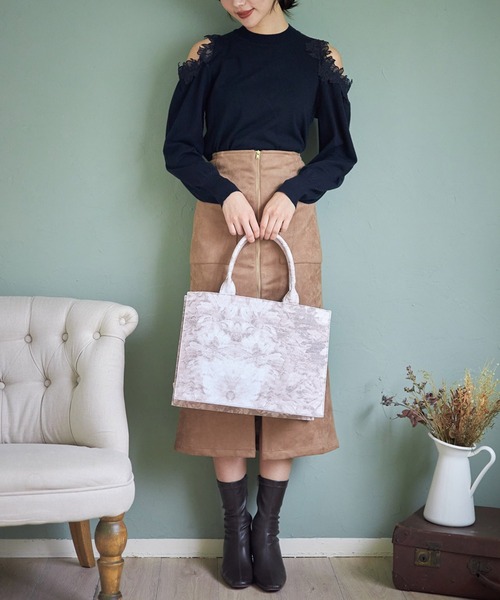 tocco closet(トッコ クローゼット)の「フラワーレース装飾オープンショルダーニットプルオーバー(ニット/セーター・レディース・ネイビー/オフホワイト/サックスブルー・M)」の8枚目の写真