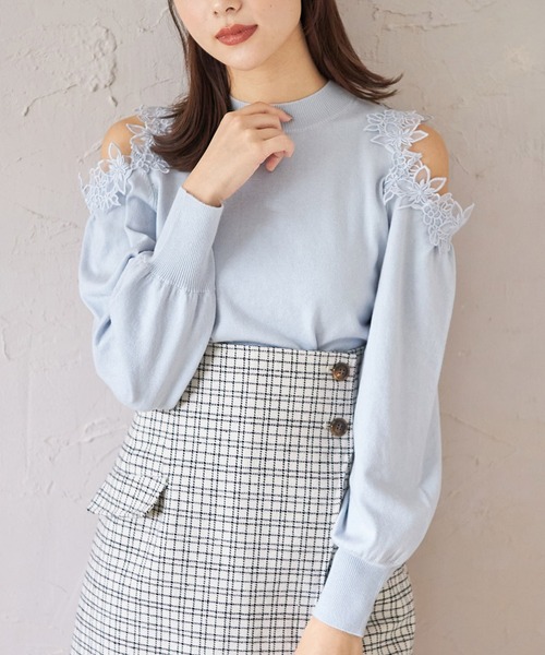 tocco closet(トッコ クローゼット)の「フラワーレース装飾オープンショルダーニットプルオーバー(ニット/セーター・レディース・ネイビー/オフホワイト/サックスブルー・M)」の14枚目の写真