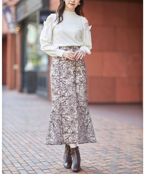 tocco closet(トッコ クローゼット)の「フラワーレース装飾オープンショルダーニットプルオーバー(ニット/セーター・レディース・ネイビー/オフホワイト/サックスブルー・M)」の4枚目の写真