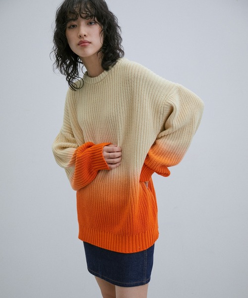 ADAM ET ROPE'(アダムエロペ)の「【WEB限定】Dip Dye グラデーション 畦編み ルーズニット / ユニセックス(ニット/セーター・メンズ・ピンク/ネイビー/オレンジ・M/L)」の11枚目の写真