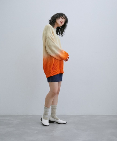 ADAM ET ROPE'(アダムエロペ)の「【WEB限定】Dip Dye グラデーション 畦編み ルーズニット / ユニセックス(ニット/セーター・メンズ・ピンク/ネイビー/オレンジ・M/L)」の19枚目の写真